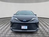 Used 2021 Toyota Sienna XLE image 2