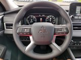 New 2025 Mitsubishi Outlander SE image 6