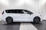 New 2026 Chrysler Pacifica Select image 3