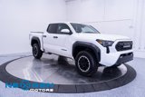 Used 2024 Toyota Tacoma TRD Off-Road image 2