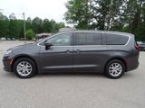 Used 2023 Chrysler Pacifica Touring-L image 6