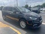 Used 2023 Chrysler Pacifica Touring-L image 2