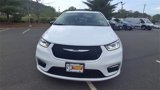 Used 2024 Chrysler Pacifica Limited image 3