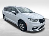 Used 2023 Chrysler Pacifica Touring-L image 3