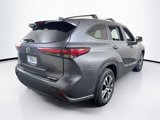 Used 2023 Toyota Highlander XLE image 5