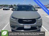 Used 2022 Chrysler Pacifica Touring-L image 3