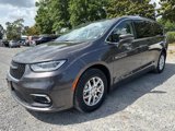 Used 2023 Chrysler Pacifica Touring-L image 3