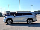New 2025 Toyota Highlander Limited image 5