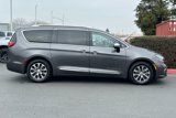 Used 2023 Chrysler Pacifica Pinnacle image 3