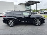Used 2023 Toyota Highlander XLE image 2