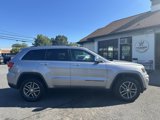 Used 2017 Jeep Grand Cherokee Limited w/ Luxury Group II image 4