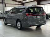 Used 2022 Chrysler Pacifica Touring-L image 4