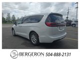 New 2025 Chrysler Pacifica Select image 4