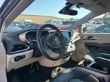 Used 2022 Chrysler Pacifica Touring-L image 5