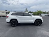 Used 2022 Jeep Grand Cherokee Laredo X image 3