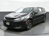 Used 2020 Chrysler Pacifica Touring w/ S Appearance Package image 2