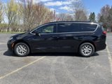 New 2025 Chrysler Pacifica Select image 2