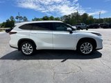 Used 2024 Toyota Highlander LE image 5