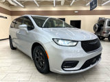 Used 2022 Chrysler Pacifica Limited w/ Uconnect Theater Family Group image 5