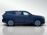 New 2025 Toyota Highlander Platinum image 5