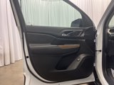 Used 2023 GMC Acadia SLE w/ Driver Convenience Package image 5