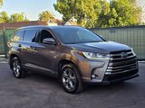 Used 2017 Toyota Highlander Limited Platinum image 2
