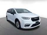 Used 2024 Chrysler Pacifica Touring-L image 3