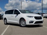 New 2026 Chrysler Pacifica Select image 2