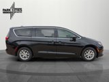 Used 2022 Chrysler Voyager LX image 2