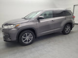 Used 2018 Toyota Highlander XLE image 2