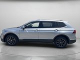 Used 2023 Volkswagen Tiguan SE w/ Panoramic Sunroof Package image 5