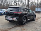 New 2025 Nissan Pathfinder Platinum image 3