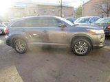 Used 2019 Toyota Highlander XLE image 2