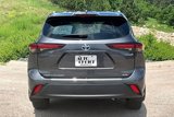 Used 2024 Toyota Highlander XLE image 6