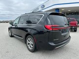 Used 2023 Chrysler Pacifica Limited image 3