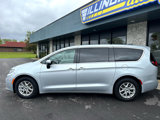 Used 2023 Chrysler Pacifica Touring-L image 4