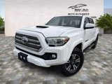 Used 2017 Toyota Tacoma TRD Sport image 3