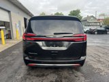 Used 2023 Chrysler Pacifica Touring-L image 3