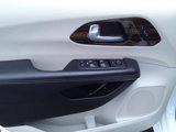 Certified 2023 Chrysler Pacifica Limited image 6