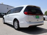 Used 2023 Chrysler Pacifica Touring-L image 3