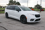 New 2025 Chrysler Pacifica Limited w/ Uconnect Theater Family Group image 3