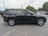 Used 2022 Jeep Grand Cherokee Limited w/ Luxury Tech Group II image 3