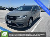 Used 2022 Chrysler Pacifica Touring-L image 4