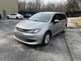 Used 2017 Chrysler Pacifica Touring image 3