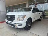 Used 2023 Nissan Titan SV image 3