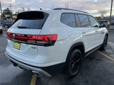 New 2025 Volkswagen Atlas Peak Edition SE image 4