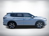 New 2025 Mitsubishi Outlander SE image 2