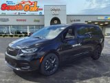New 2024 Chrysler Pacifica Limited w/ S Appearance Package image 4
