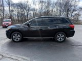 Used 2018 Nissan Pathfinder SV image 3