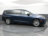 New 2025 Chrysler Pacifica Select image 3